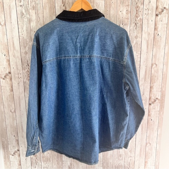 Vintage Christmas Chambray Button Down Size Medium - Picture 3 of 4